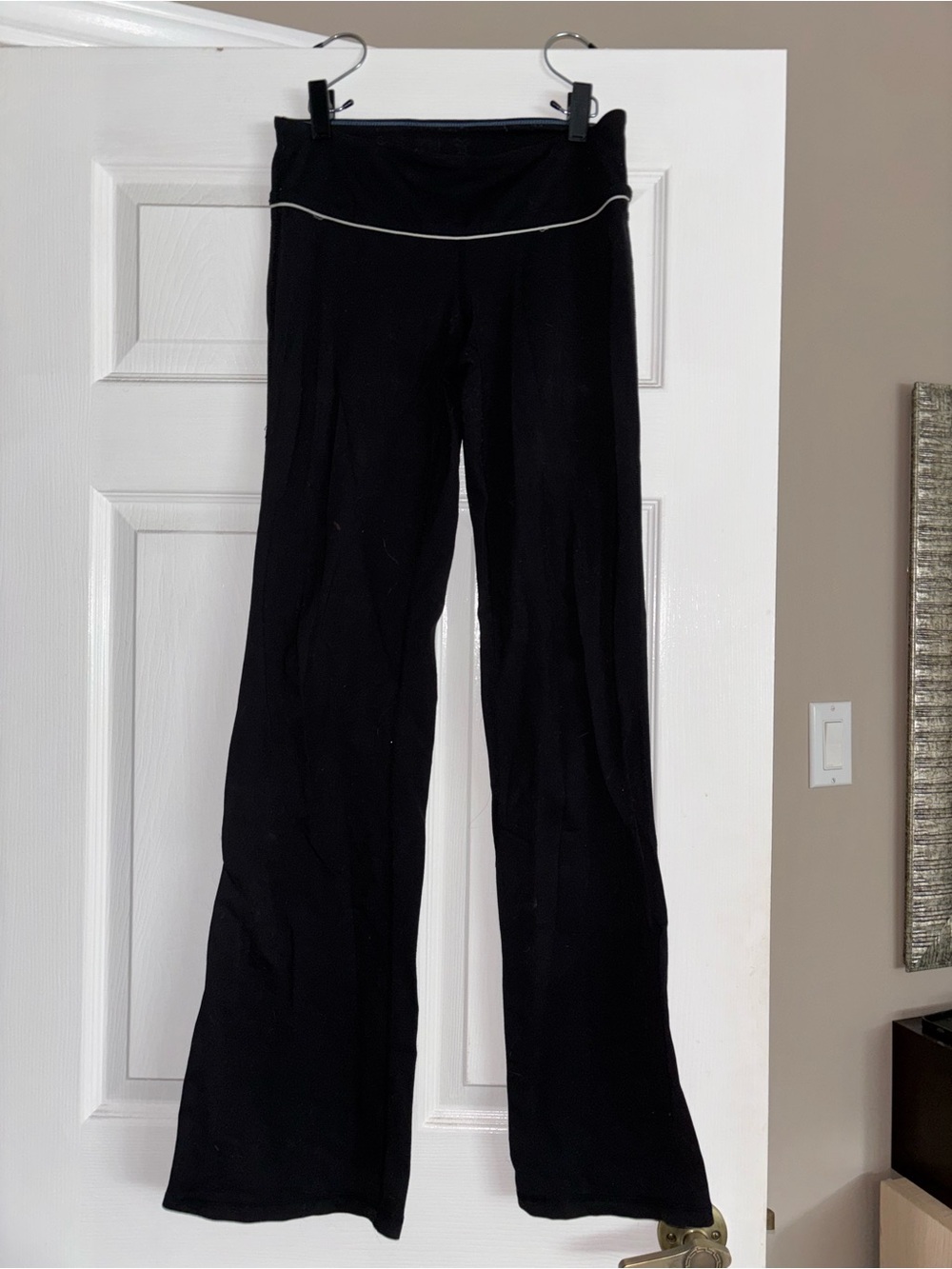 OG TNA Aritzia Black Women's Yoga Pants with White Collar